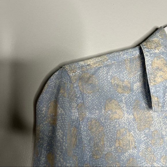 J. Mclaughlin Blue Tan Lightweight Button Down Shirt Size 4 Collared Long Sleeve - Picture 2 of 6